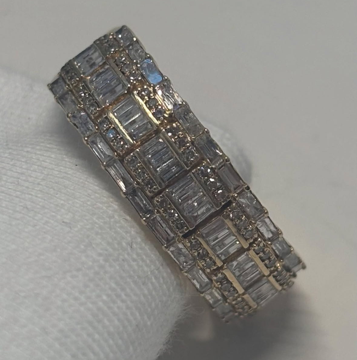 RIng iced-out
