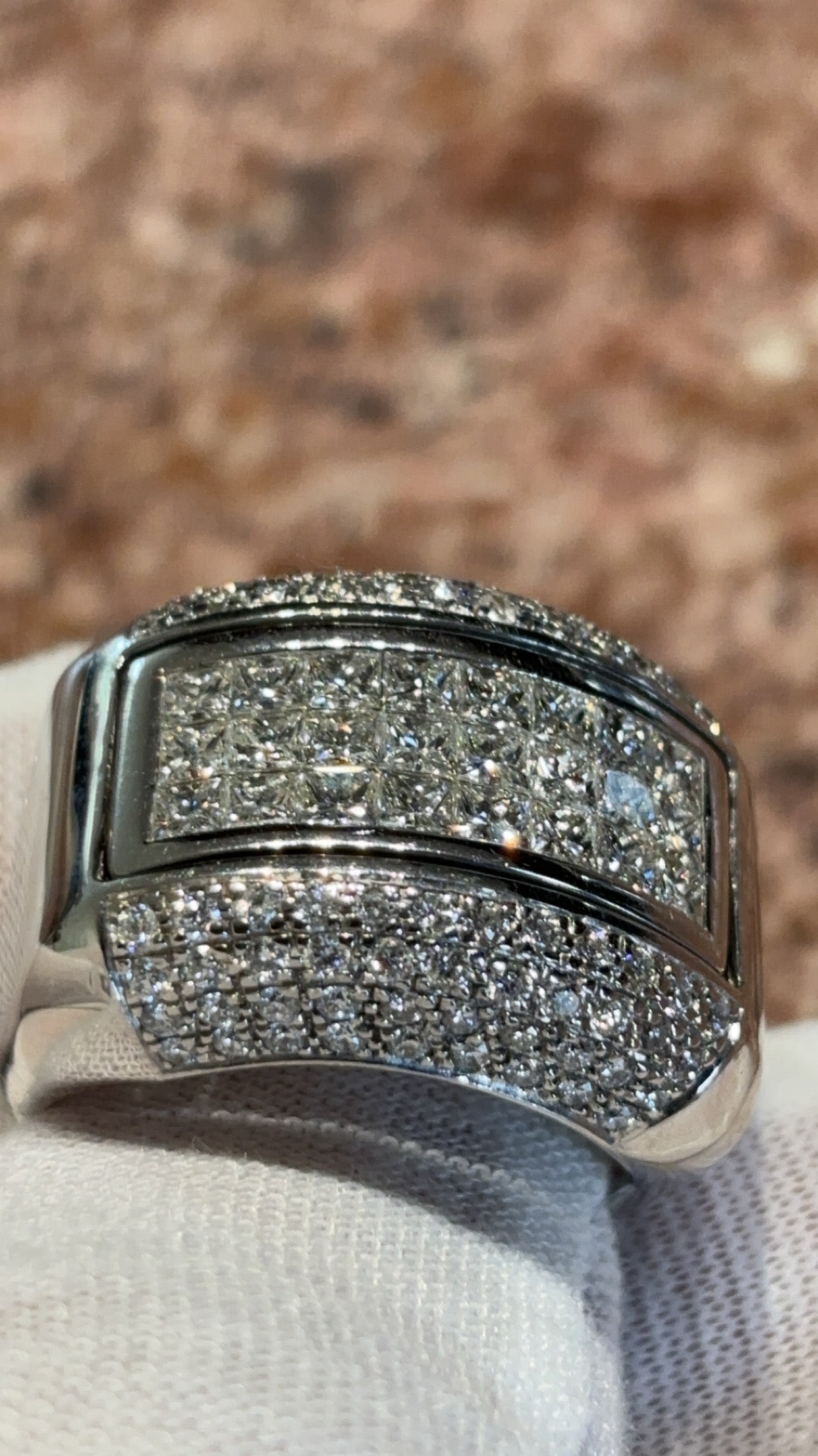 white gold ring VVS