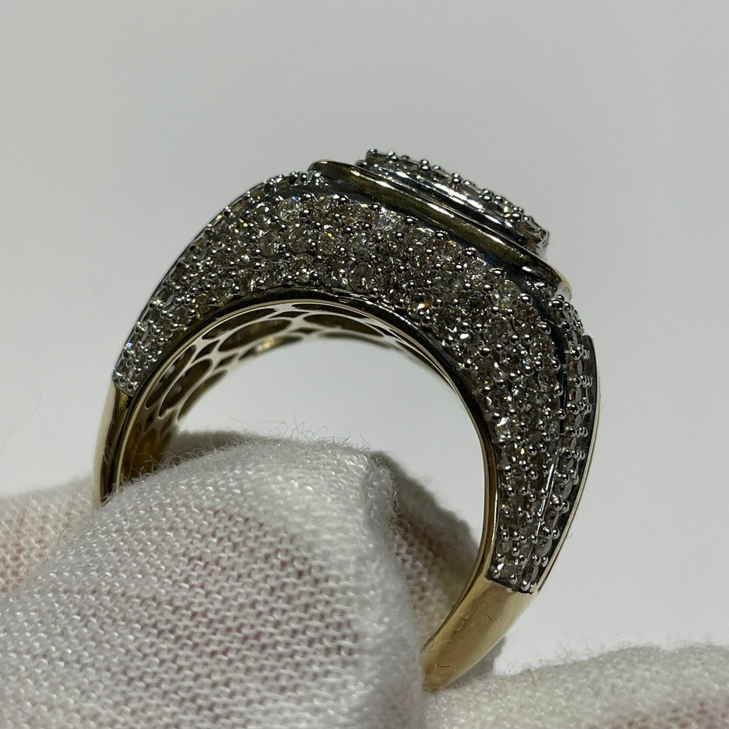 Iced-out ring 4,5ct