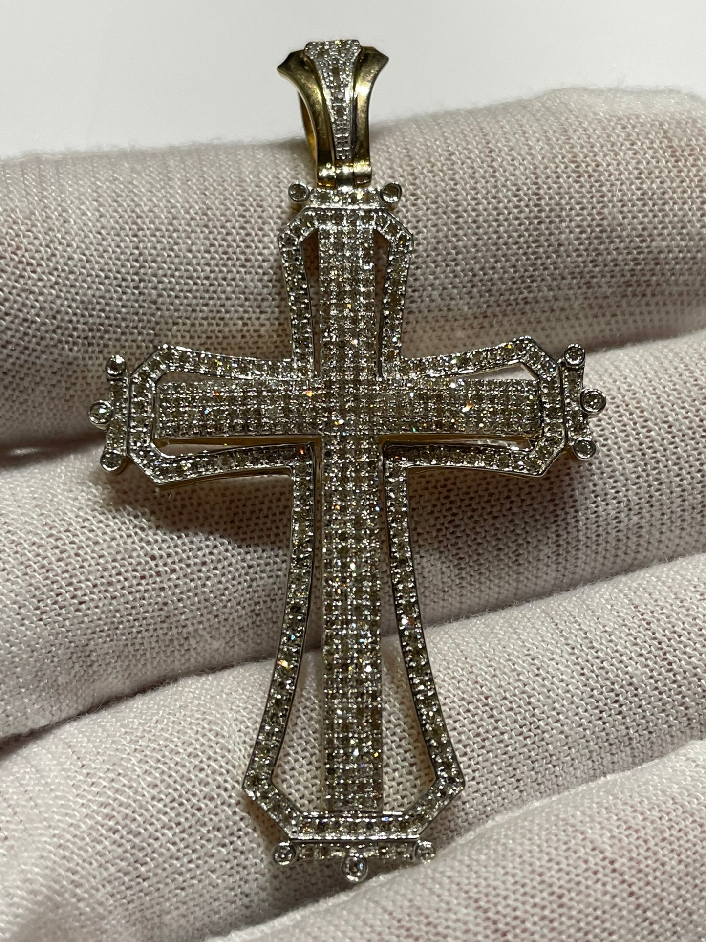 Iced-out cross 2.5ct