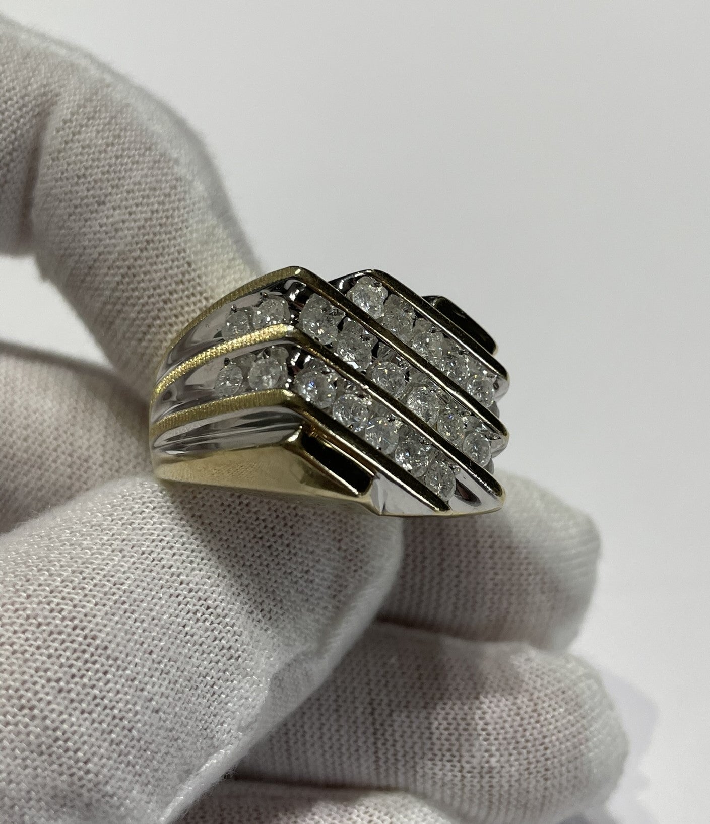 Iced-out ring 2ct